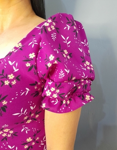 Vestido midi manga curta floral com bojo na internet