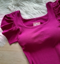 Body com bojo feminino canelado manga curta manga princesa - comprar online