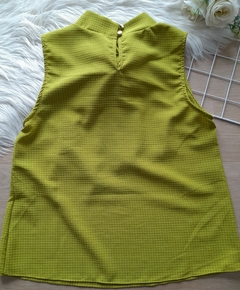 Blusa regata feminina com laço verde na internet