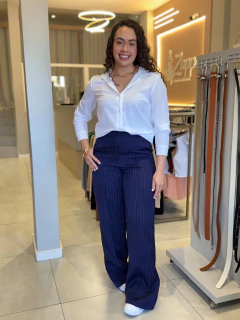 Calça alfaiataria pantalona risca de giz na internet