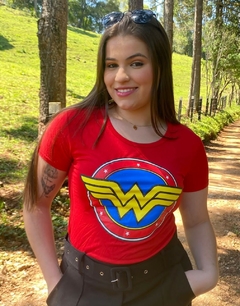 Camiseta feminina t shirt vermelha personagem