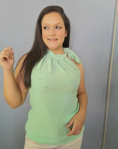 Blusa feminina regata gola alta com aplicações - comprar online