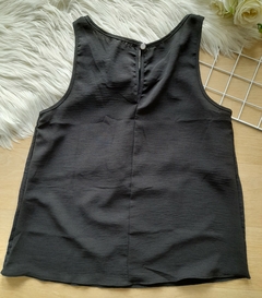 Blusa regata feminina gola drapeada preta na internet