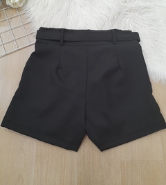 Imagem do Shorts preto feminino alfaiataria com cinto