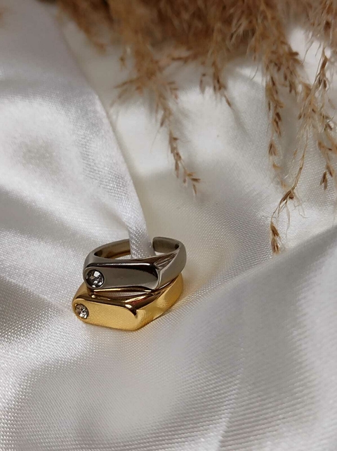 Anel Quadrado com Zircônia Dourado