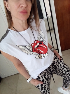 Remera Stone con charreteras en internet