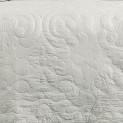 Colcha Ouro QUEEN 300 Fios 3D Arabesco LIVING ART - Akasa - AKASA Decorações