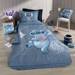 Cobre Leito Solteiro Disney STITCH Apaixonado (Com Porta Travesseiro) - Akasa - comprar online