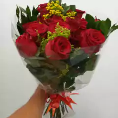 Buquê com 12 rosas vermelhas