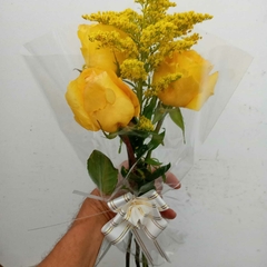Buquê com 3 rosas amarelas e tango