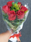 Buquê com 6 rosas vermelhas
