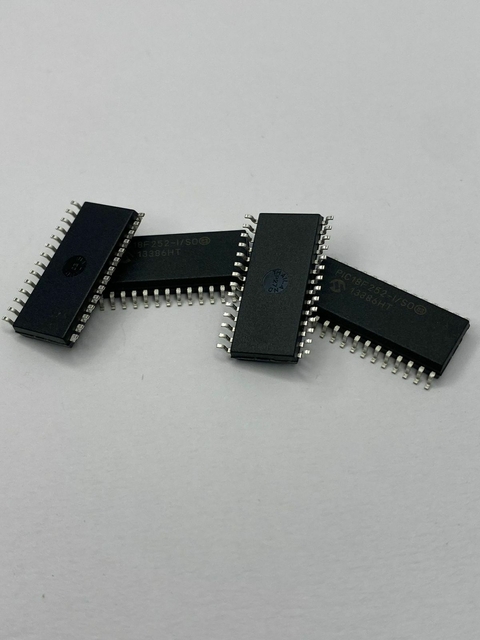 27Peças -PIC18F252-I/SO