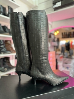 BOTAS VALENTINA SIMIL CUERO CROCO NEGRO en internet