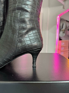BOTAS VALENTINA SIMIL CUERO CROCO NEGRO - Anton