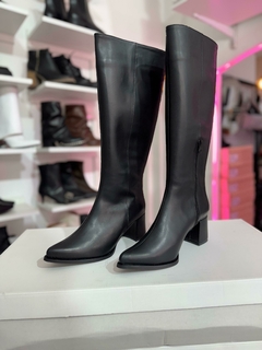 BOTAS GRETA SIMIL CUERO NEGRO - comprar online