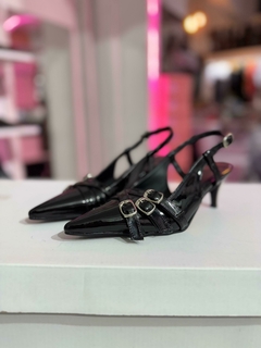 STILETTOS CHELSEA SIMIL CUERO CHAROL NEGRO - comprar online