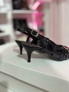 STILETTOS CHELSEA SIMIL CUERO CHAROL NEGRO - Anton