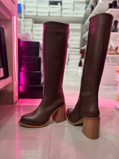 BOTAS MOR CHOCOLATE SIMIL CUERO - comprar online