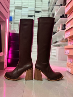 BOTAS MOR CHOCOLATE SIMIL CUERO en internet