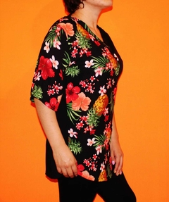 CAMISA FLOREADA NEGRA CON ROJO - comprar en línea