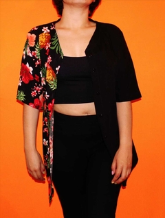 CAMISA FLOREADA NEGRA CON ROJO - tienda en línea