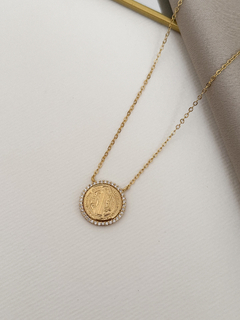 COLAR MEDALHA SÃO BENTO REDONDA COM ZIRCÔNIA BANHO A OURO 18k