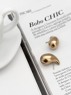 BRINCO GOTA VÍRGULA ACETINADA BANHO 18k - comprar online