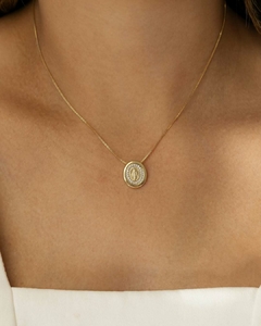 COLAR NOSSA SENHORA DAS GRAÇAS OVAL COM ZIRCÔNIA BANHO A OURO 18k na internet