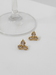 BRINCO TRIO DE GOTA CRAVEJADO BANHO A OURO 18K - comprar online