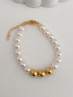 PULSEIRA PÉROLA SHELL COM ESFERAS MARTELADAS