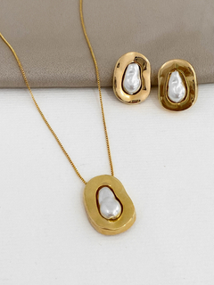 CONJUNTO ORGÂNICO COM PÉROLA BARROCA BANHO A OURO 18K