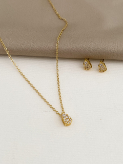 CONJUNTO GOTA CRAVEJADA COM ZIRCÔNIAS BANHO A OURO 18K