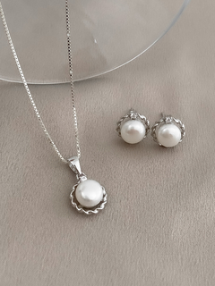 CONJUNTO PÉROLA COM DETALHE TRAMADO E ZIRCÔNIA PRATA 925