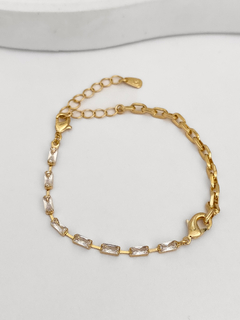 PULSEIRA COM ELOS RETANGULARES E ZIRCÔNIAS CRAVEJADAS BANHO A OURO 18K