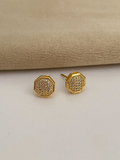 BRINCO OCTOGONAL CRAVEJADO BANHO A OURO 18K