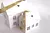 NV32- CAJA DISEÑO CASITA CINTA DORADA 23x15x14CM