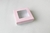 CAJA CON VISOR 8X8X2.5CM ROSA- C318