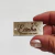 Etiqueta Couro Sintético Metalizado Dourado - Retangular 4x2 cm
