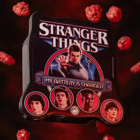 Kit Lunch Box Stranger Things - Zip 200g Amendoa Glaceada + 3 Bottons - comprar online