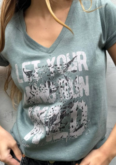 Remera UHANA Modelo Your Mind en internet