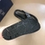 Chinelo Christian Dior na internet