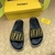 Chinelo Fendi na internet