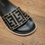 Chinelo Fendi na internet