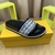 Chinelo Fendi na internet
