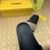 Chinelo Fendi na internet