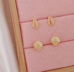Cartela 2 pares de brinco dourado Ref022