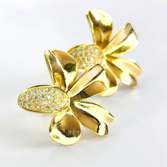 Brinco Flor com Petála Única Trabalhada