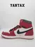 Zapatillas Jordan 1 High Retro Chicago Lost & Found en color rojo, negro y blanco, vistas de lado.