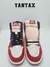 Zapatillas Jordan 1 High Retro Chicago Lost & Found en color rojo y negro, con detalles en blanco y etiqueta Nike Air visible en la parte superior.