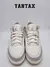 Zapatillas Jordan 3 Retro Craft Ivory en color blanco y gris, vistas desde el frente.